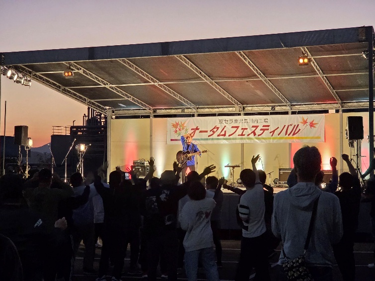 ステージイベントで盛り上がる会場